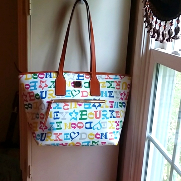🎁 NEW Dooney & Burke Rainbow Design Large Travel Bag Tote/ Dust Cover - Picture 2 of 13